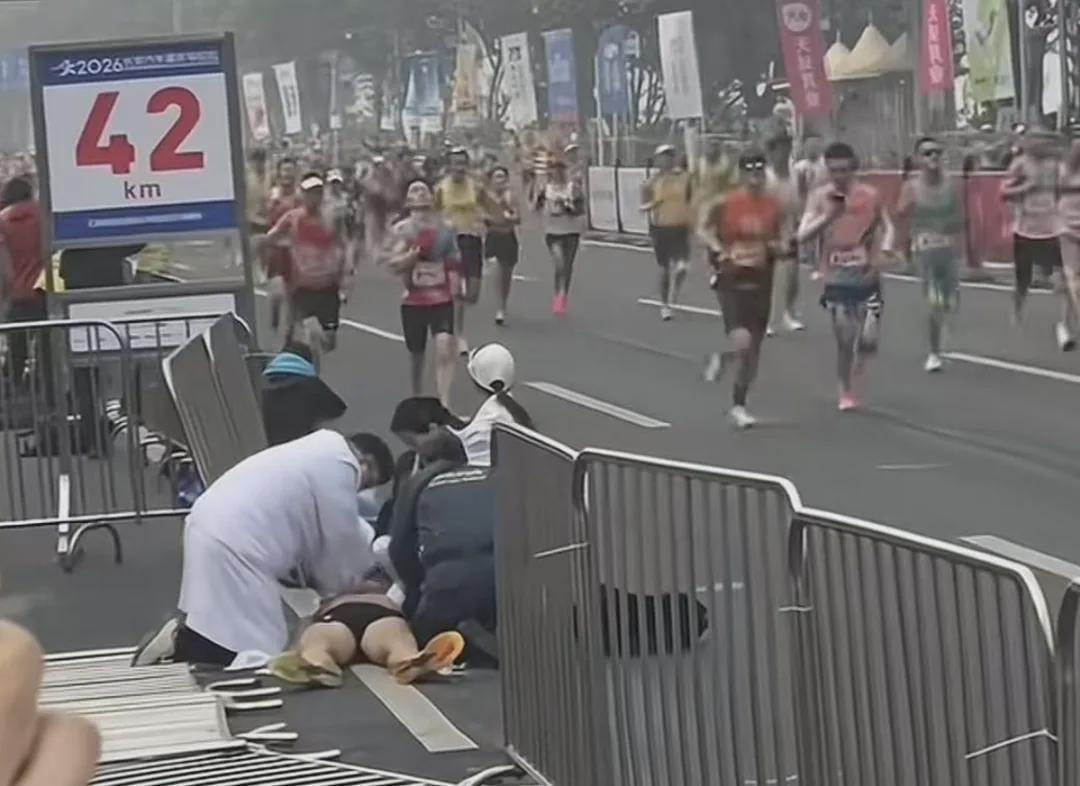 开云网页版-一马拉松选手，倒在42公里处，抢救无效去世