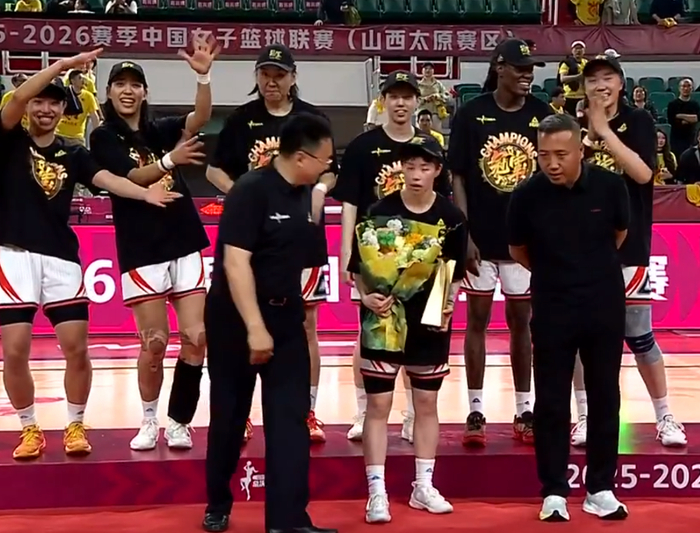 开云入口-李缘获FMVP！两记超远三分锁胜局 怒吼一幕令人泪目宫鲁鸣重选她？|总决赛|三分球|篮板|霍华德|女篮_新浪体育_新浪新闻